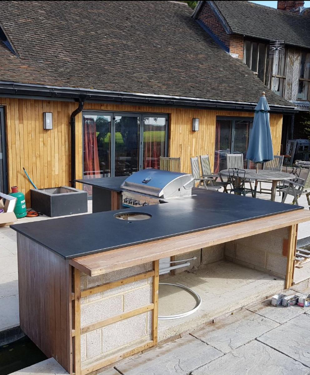 outdoor l shapped barbecue with slate top
