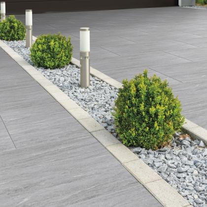 Driveway in Vals Light Grey porcelain with stone edging