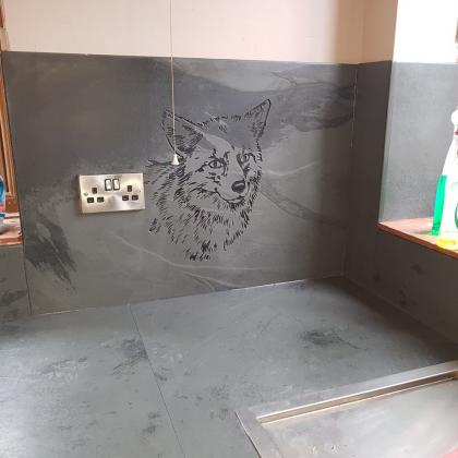 Custom enhgraved slate kitchen splashback with a fox