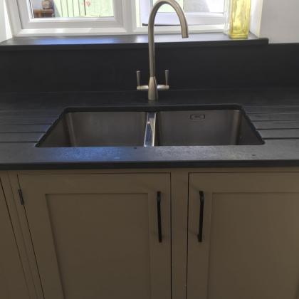 Double drainers for traditional cottage kitchen with slate sink surround