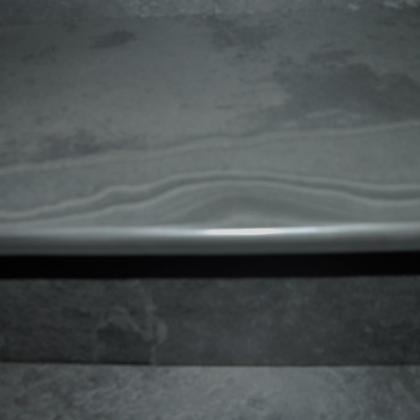 close up of the edging shwoing smooth patterned step finish