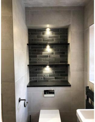 black slate shelves in cottage bathroom supplied by Ardosia Slate