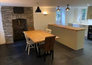 traditional cottage kitchen diner with slate floor in dark grey with cream breakfast bar