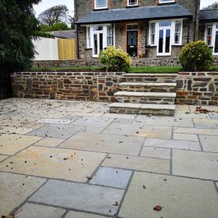 yellow limestone patio packs showing a mixture of colours